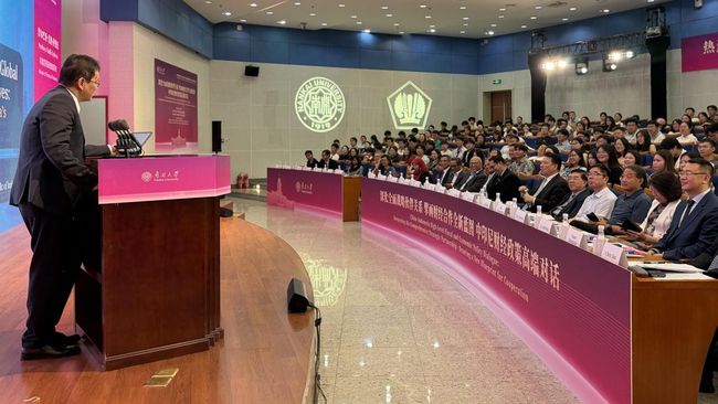 Menkeu Purbaya Paparkan Kekuatan Ekonomi RI dan Program Prabowo di Hadapan Civitas Nankai University China