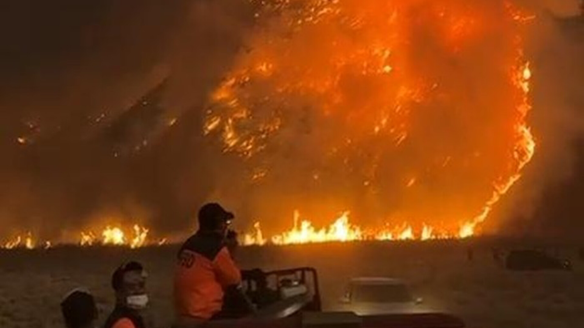 Kebakaran Meluas, Wisata Gunung Bromo Ditutup Total